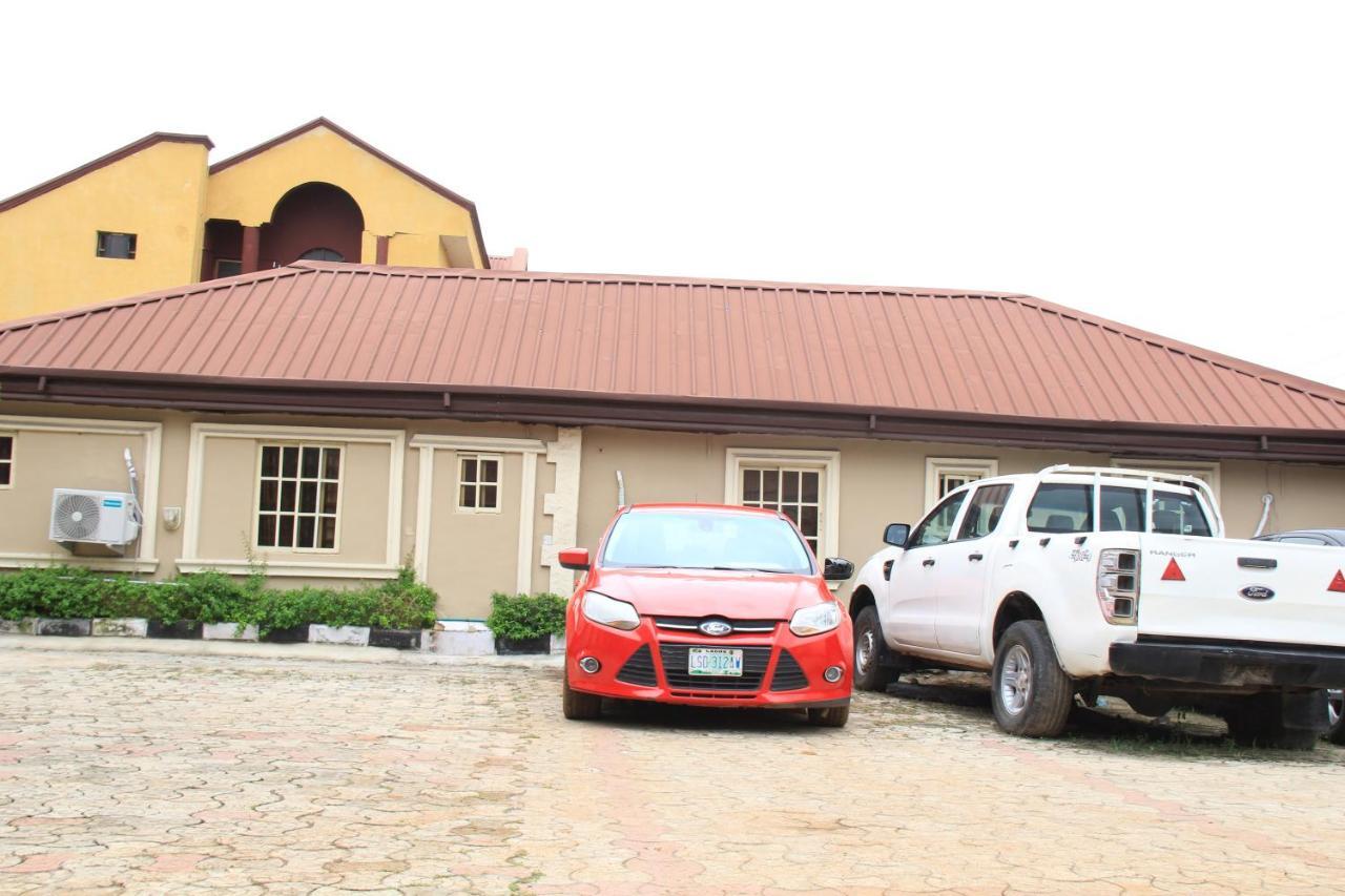 Aquatic Suites & Apartments Aliayabiagba Exterior photo